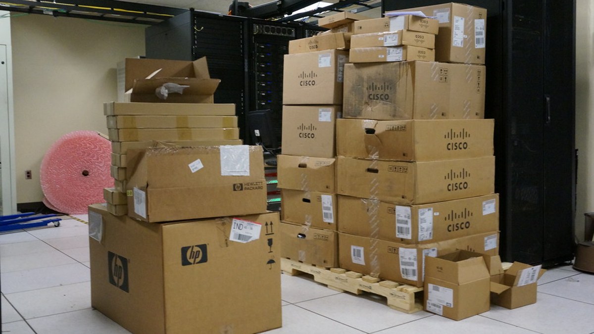 Carton packaging and warehouse preparation for West African China sourcing orders