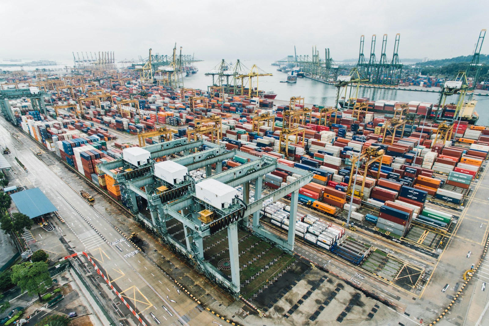 Shipping containers used for Gulf import logistics from China to UAE and Saudi Arabia